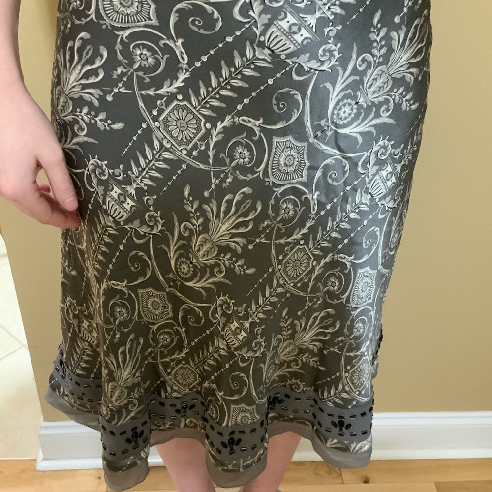 Whbm skirt size 4 gray,cream,black colors. Great condition .i always dry clean